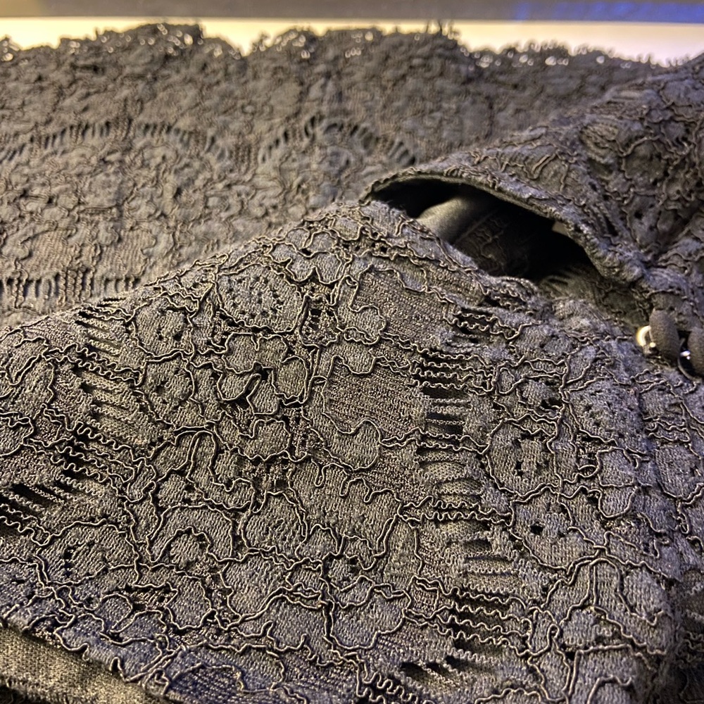Gorgeous Soho New York & Company black lace sleeveless top. Size Small